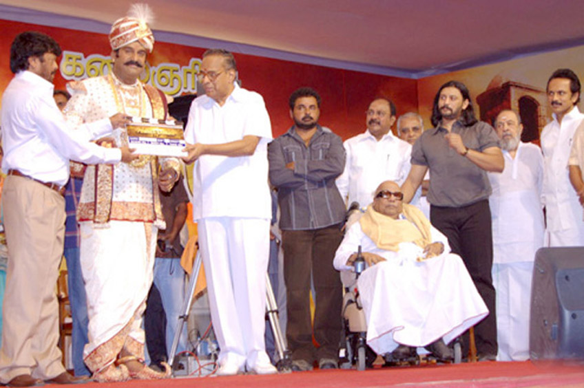 AVM Saravanan giving clap to Tamil movie Ponnar-Sankar, at a function in Chennai on 12.07.2009, Sunday.